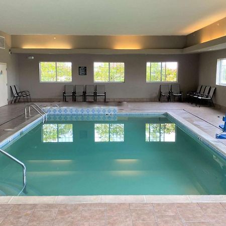 Super 8 By Wyndham Cedar Falls Extérieur photo