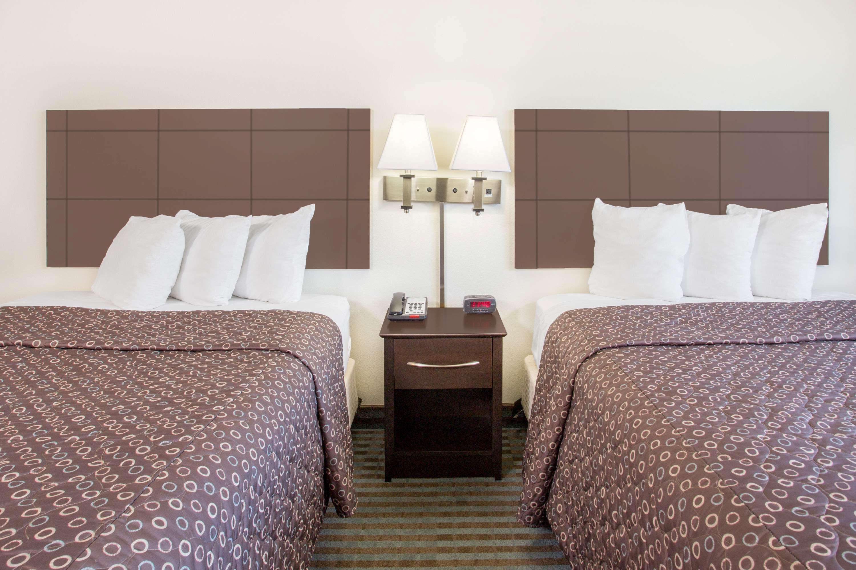 Super 8 By Wyndham Cedar Falls Extérieur photo