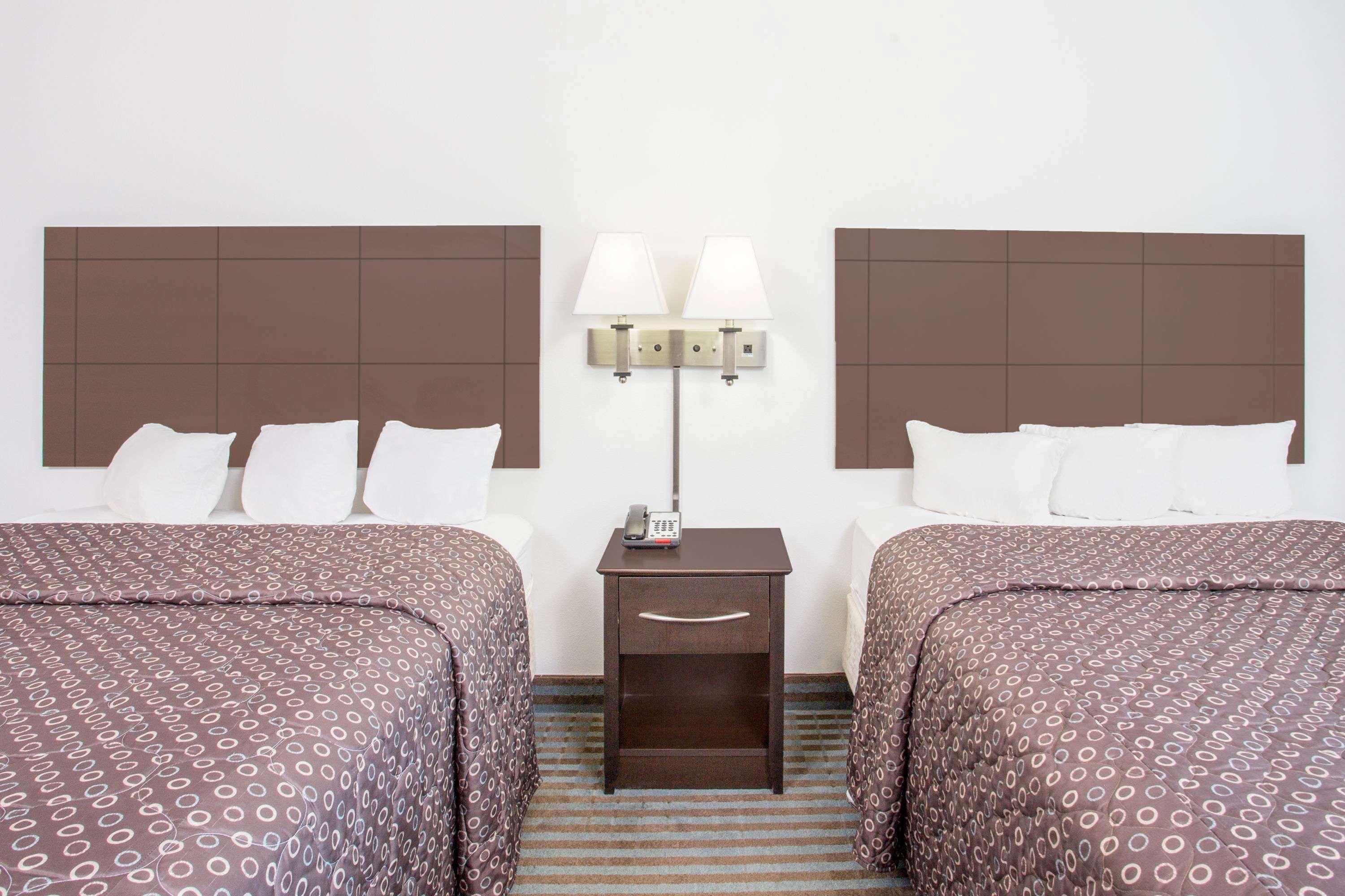 Super 8 By Wyndham Cedar Falls Extérieur photo