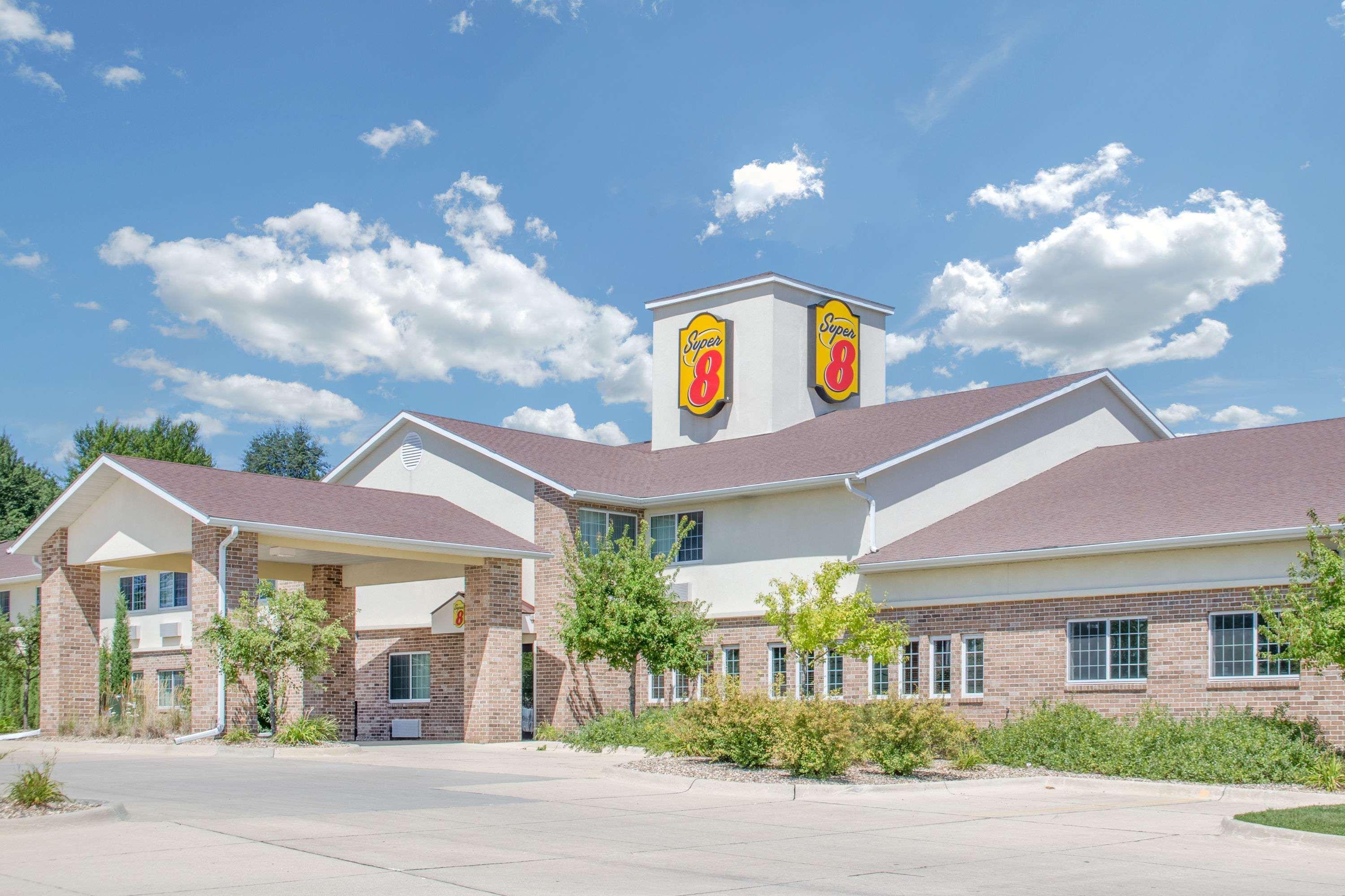 Super 8 By Wyndham Cedar Falls Extérieur photo
