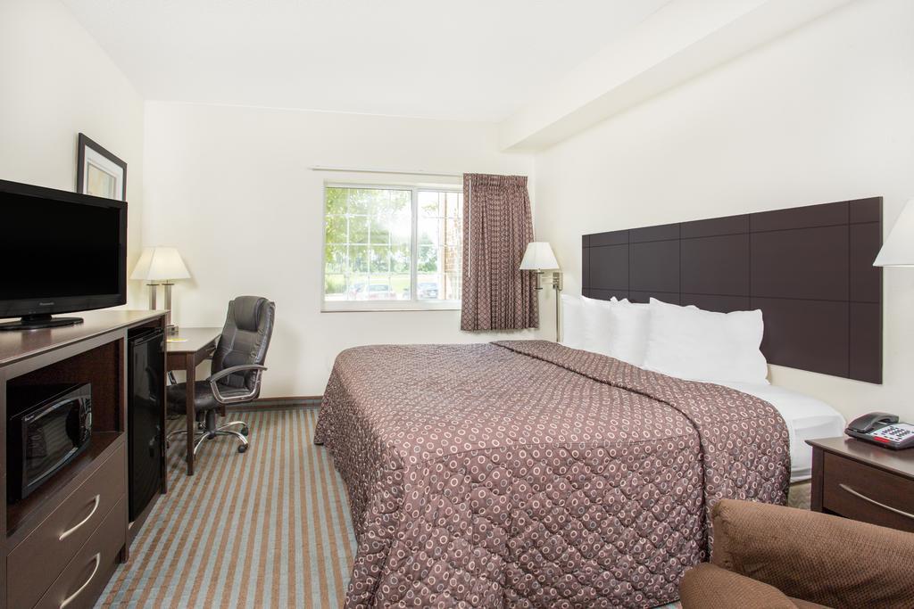 Super 8 By Wyndham Cedar Falls Extérieur photo