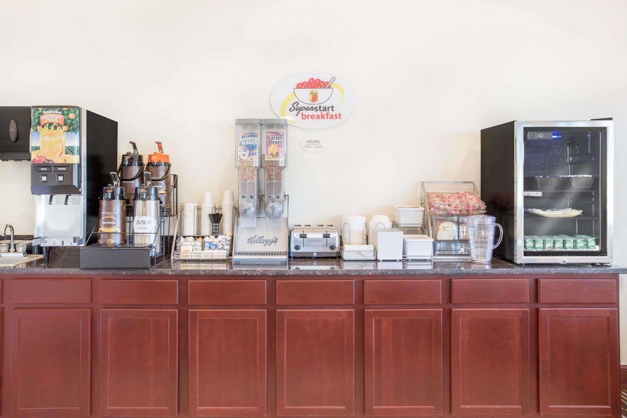 Super 8 By Wyndham Cedar Falls Extérieur photo